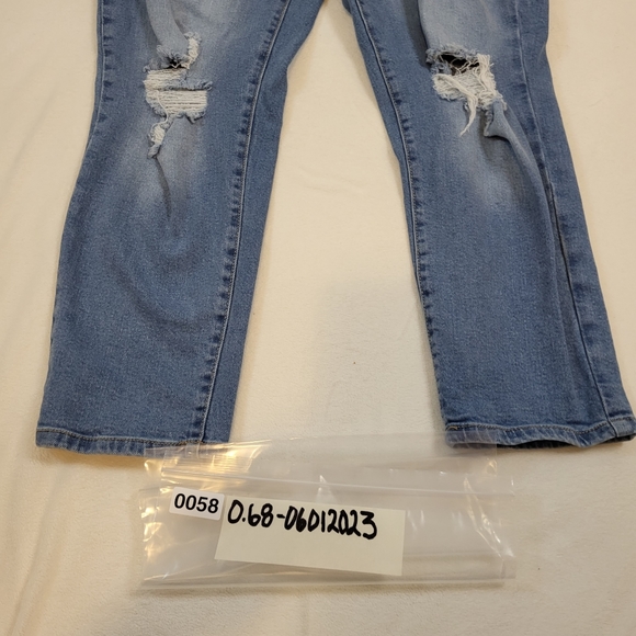 No Boundries Regular Fit Women's 15 Blue Medium Wash 5-Pocket Distressed Jeans - Picture 14 of 14